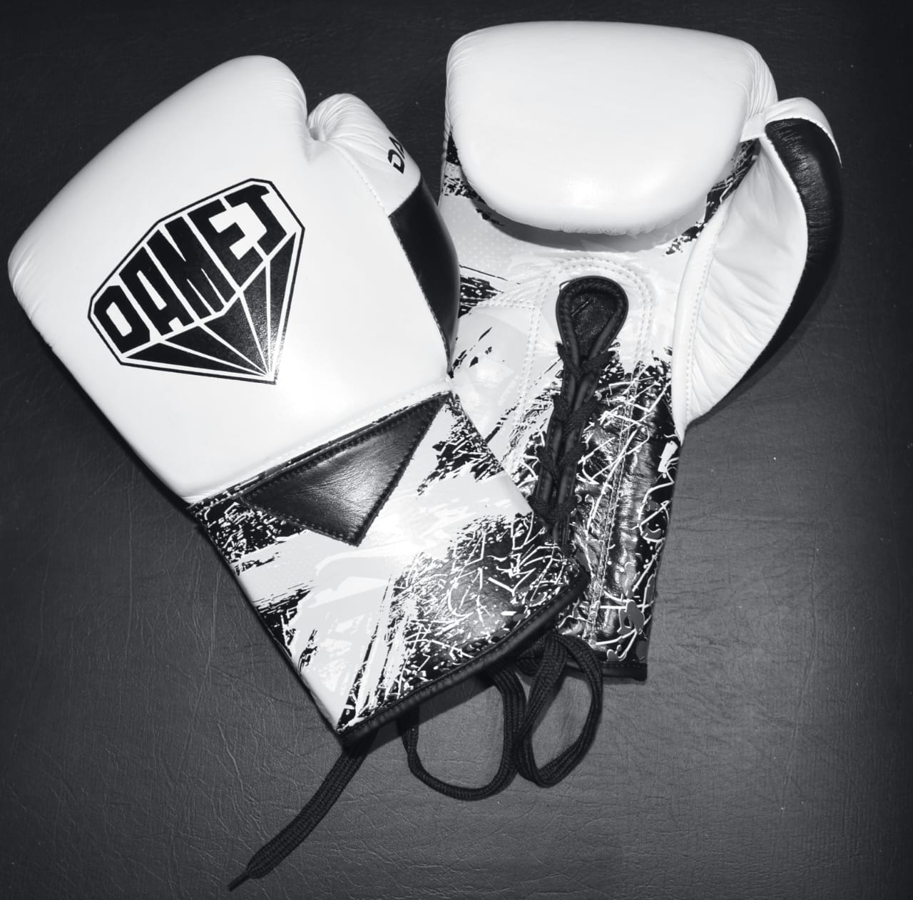 DAMEJ Pro Fight gloves